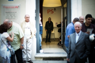  Siège du Parti socialiste des Bouches du Rhône le jour du premier tour de la primaire PS. Beaucoup considère ce moment comme l'occasion de rompre avec le ‟système Guerini‟.