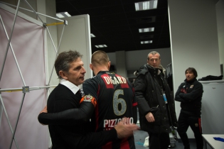  Après la victoire contre Sochaux, Claude Puel encourage Didier Digard sous les yeux de Julien FOURNIER vice président du club 