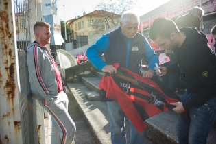 Alexy  Bosetti dédicace un maillot au gardien historique du Ray
